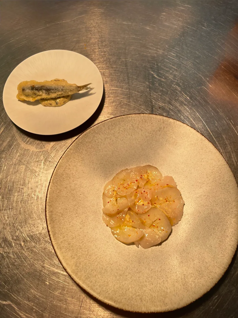 Saint-Jacques crues dressées à l’assiette