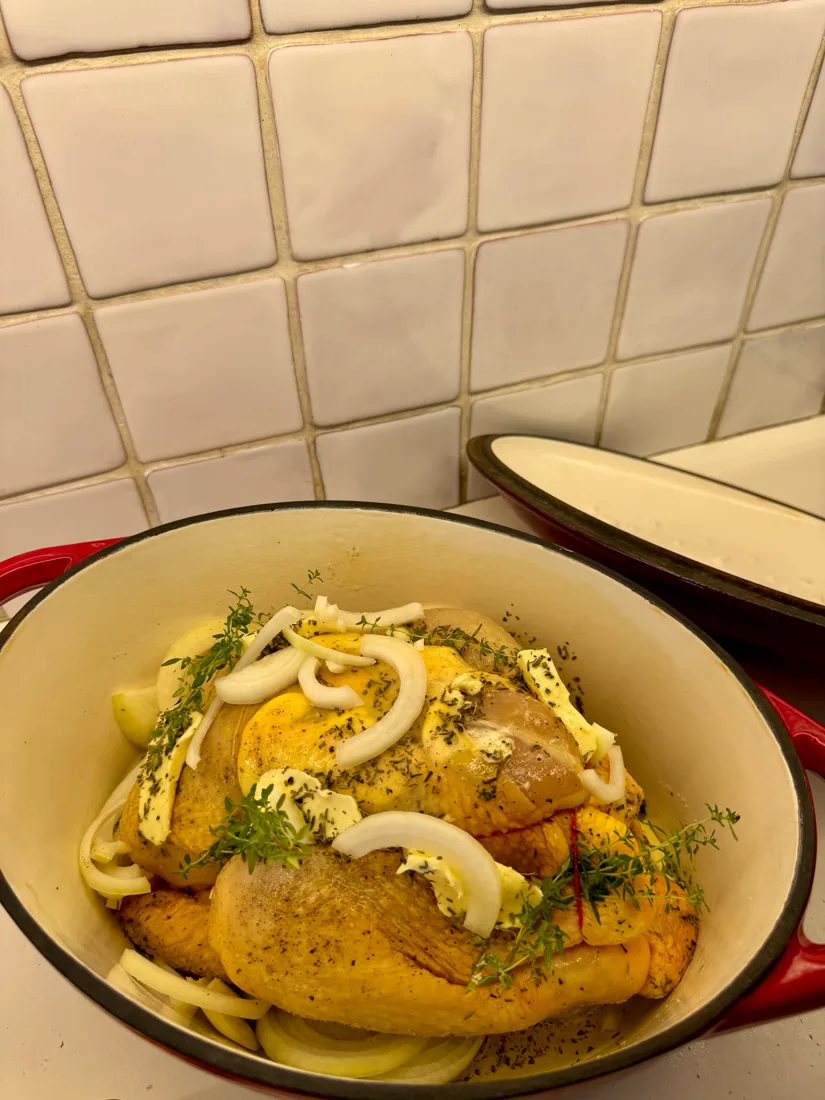 Poulet en cocotte, prêt à être enfourné